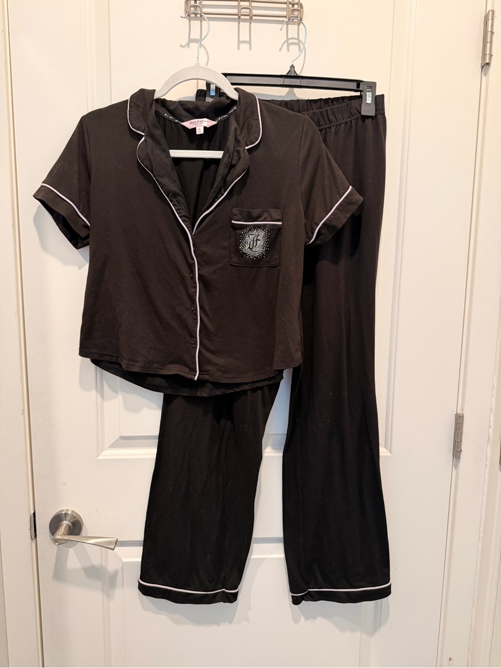 Juicy Couture Black
Rhinestone Logo Short
Sleeve Button Up Pajama Set